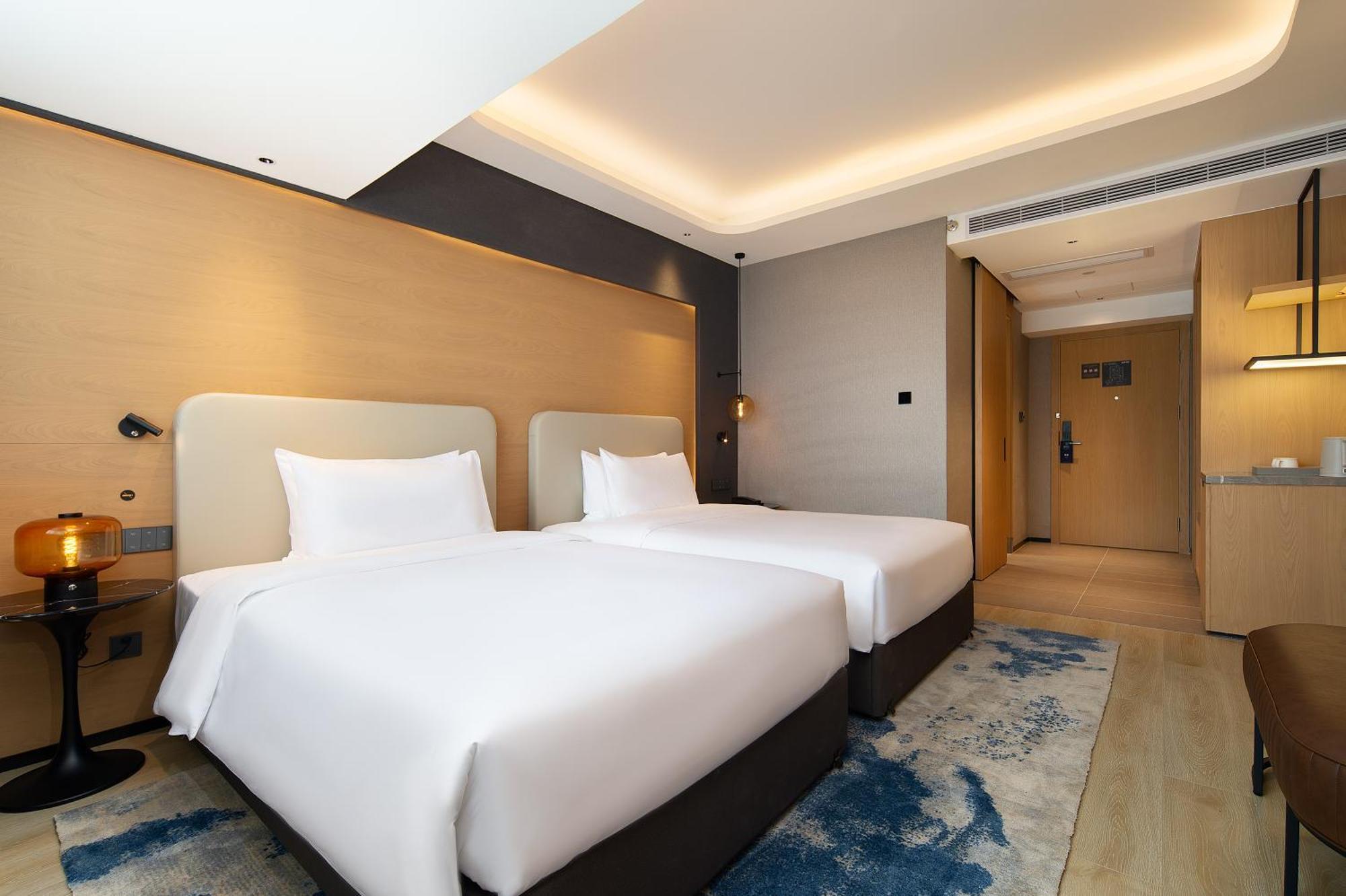 Langham Honor International Hotel Canton Fair Complex Branch - Free Shuttle To Canton Fair Complex During Canton Fair Period & Free Mini Bar Bagian luar foto