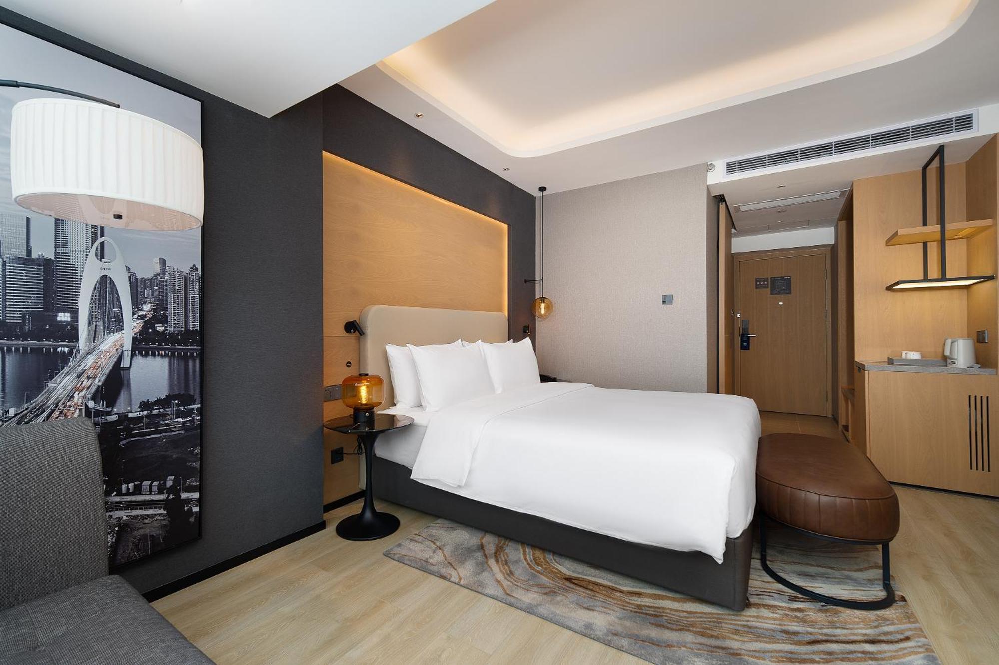Langham Honor International Hotel Canton Fair Complex Branch - Free Shuttle To Canton Fair Complex During Canton Fair Period & Free Mini Bar Bagian luar foto